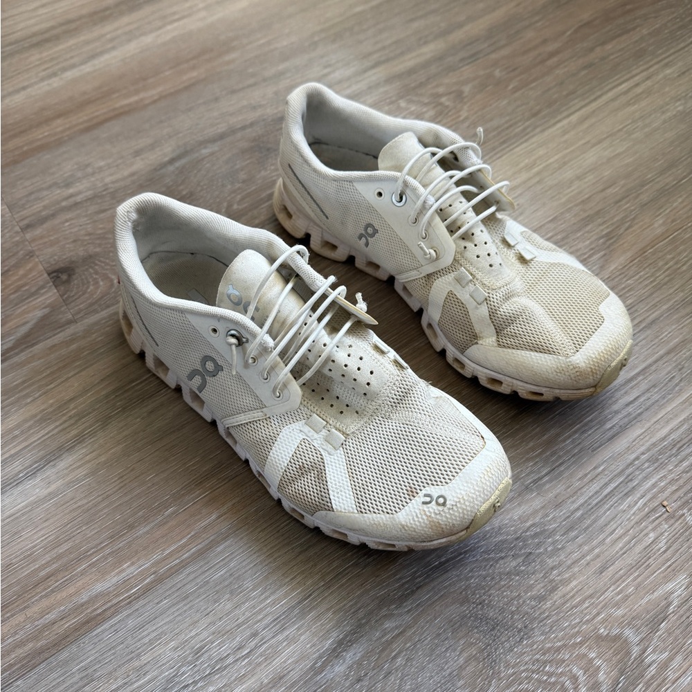 On Running Womens Sneakers (US W8 / EU 39 / UK 6)